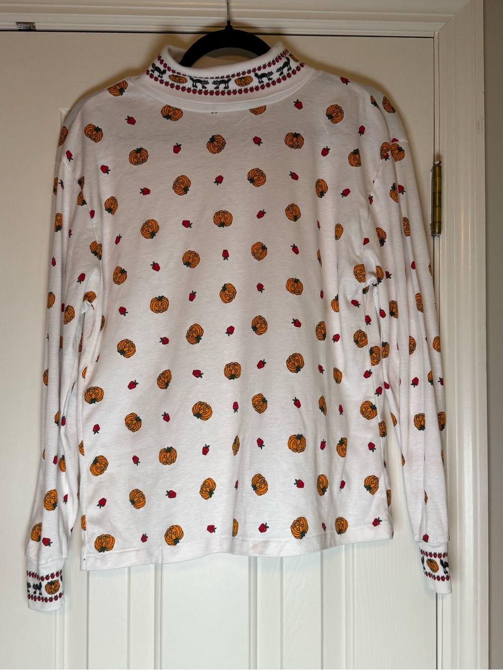 Used women’s White Long Sleeve Tee with Orange Pumpkins Apples